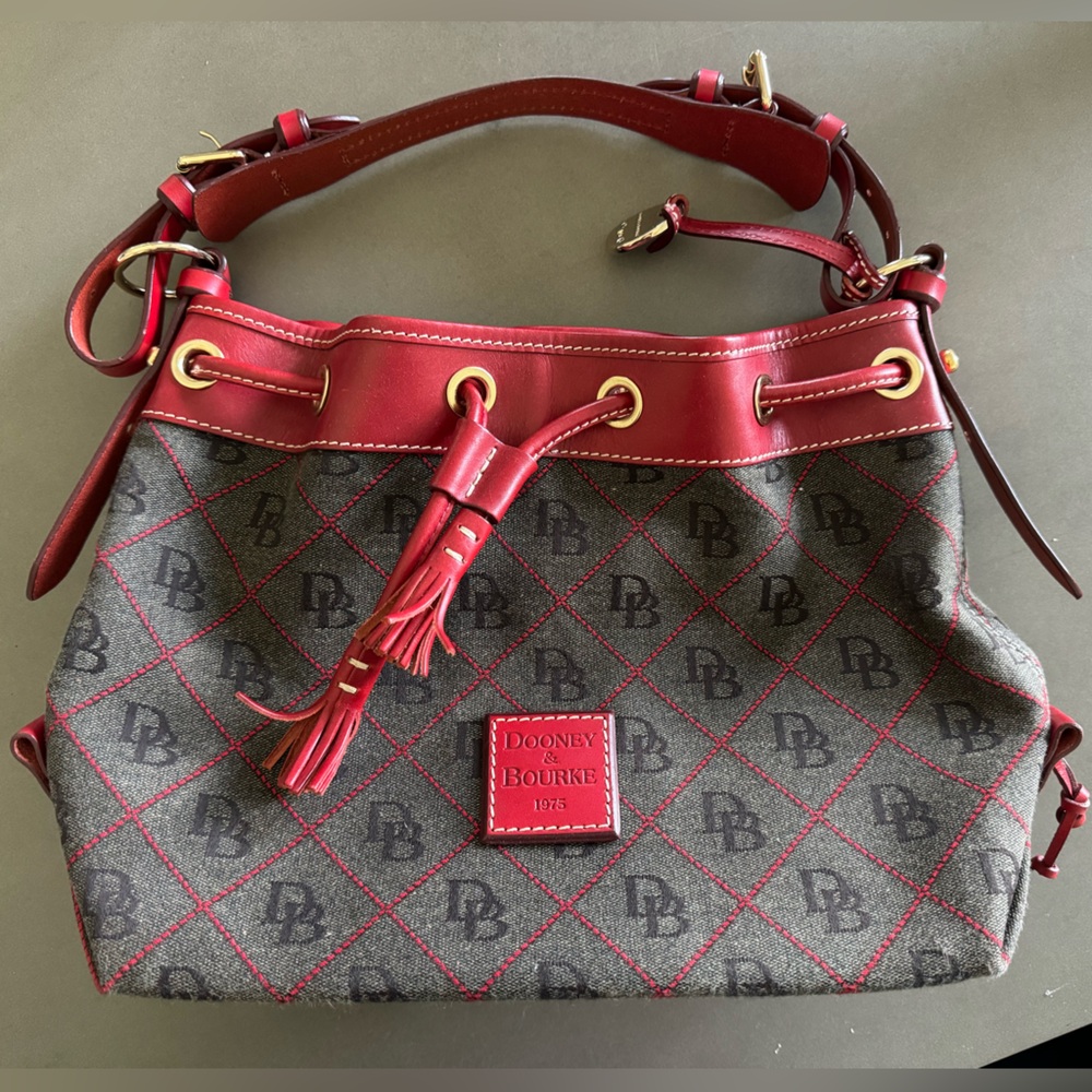 VINTAGE DOONEY AND BOURKE NEVER USED HANDBAG PURSE SHOULDER